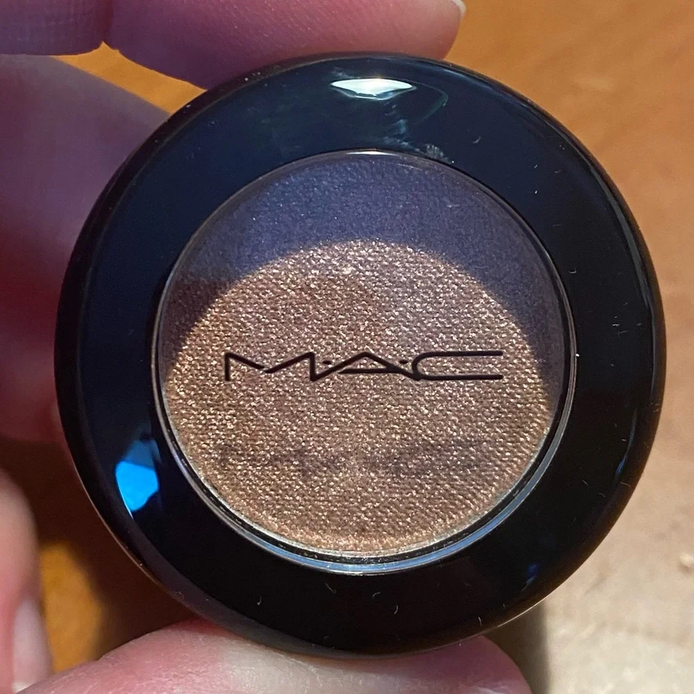 MAC Dazzleshadow Extreme Eyeshadow
